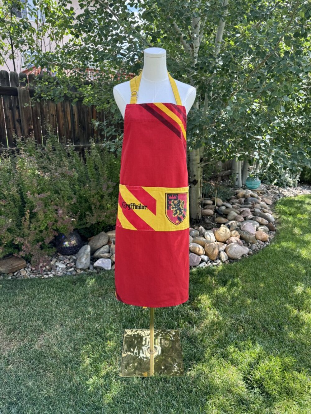 HARRY POTTER x Williams Sonoma Gryffindor Adult Apron